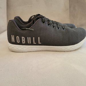 NO BULL TRAINER SHOES WOMENS 9